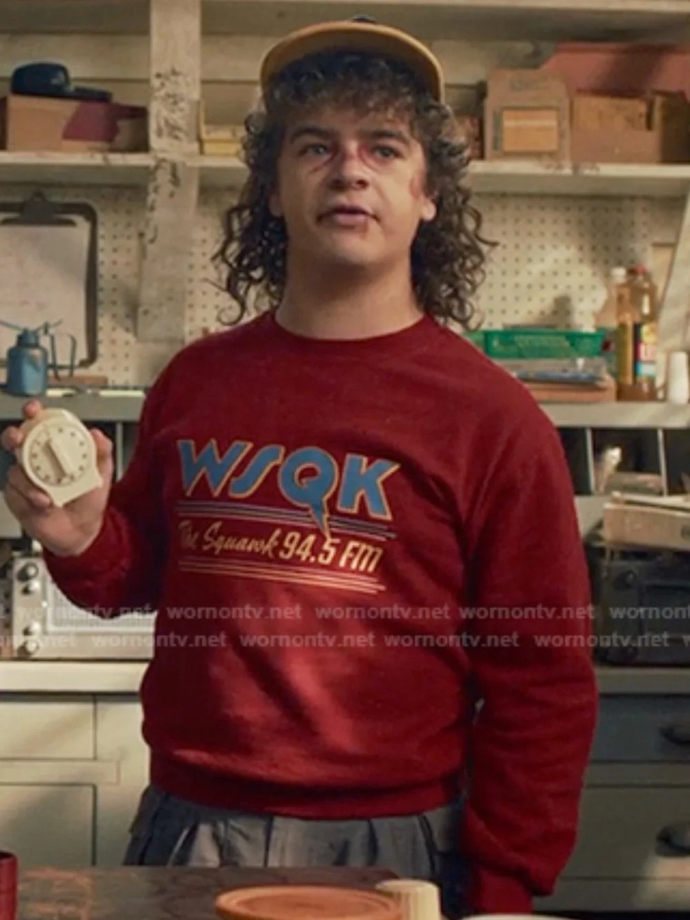 Stranger Things Dustin WSQK radio the squawk red pullover crewneck sweatshirt L